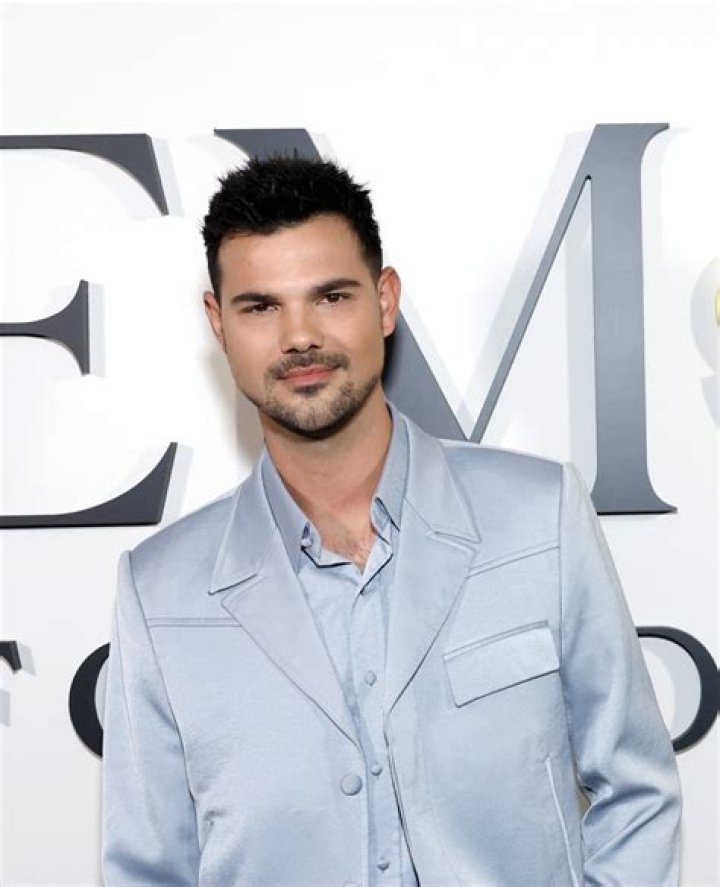 Taylor Lautner's Towering Stature: Uncovering His Impressive Height