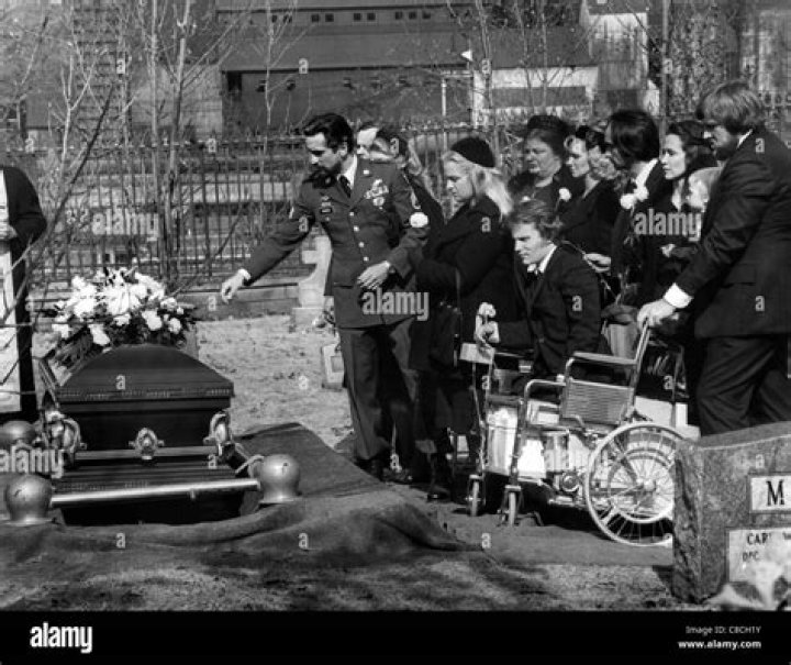 The Heartbreaking Funeral That United Meryl Streep