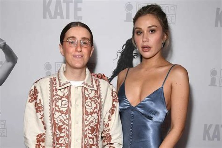 The Witty World Of Robby Hoffman: A Comedic Exploration