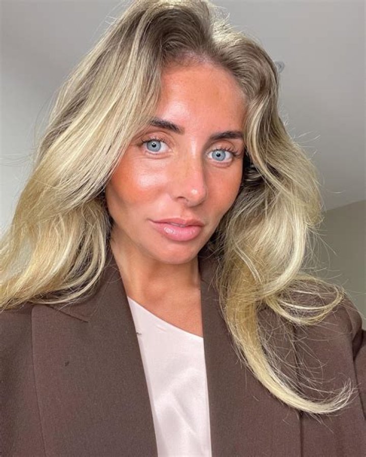 Uncovering The Story Behind Her Boyfriend