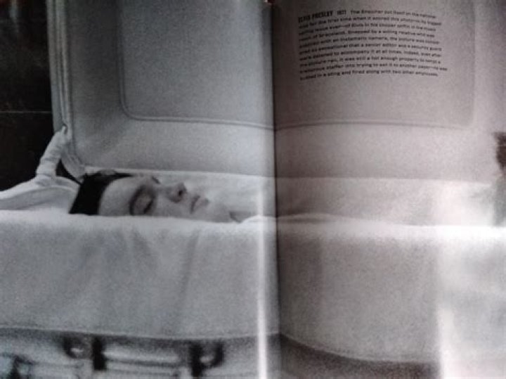 Unforgettable Images Of Elvis Mourning His Mother's Passing
